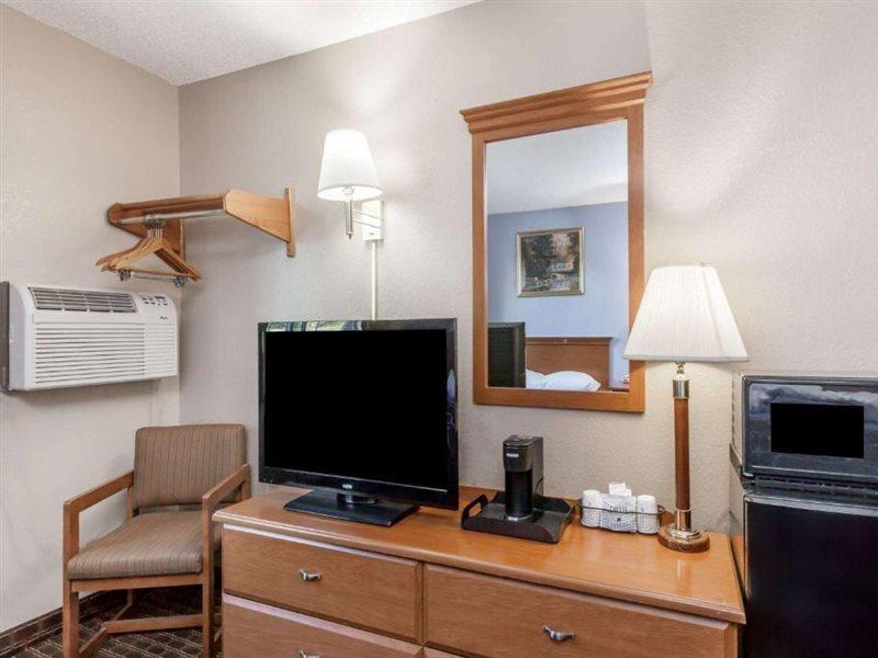 Super 8 By Wyndham Johnstown/Gloversville Dış mekan fotoğraf