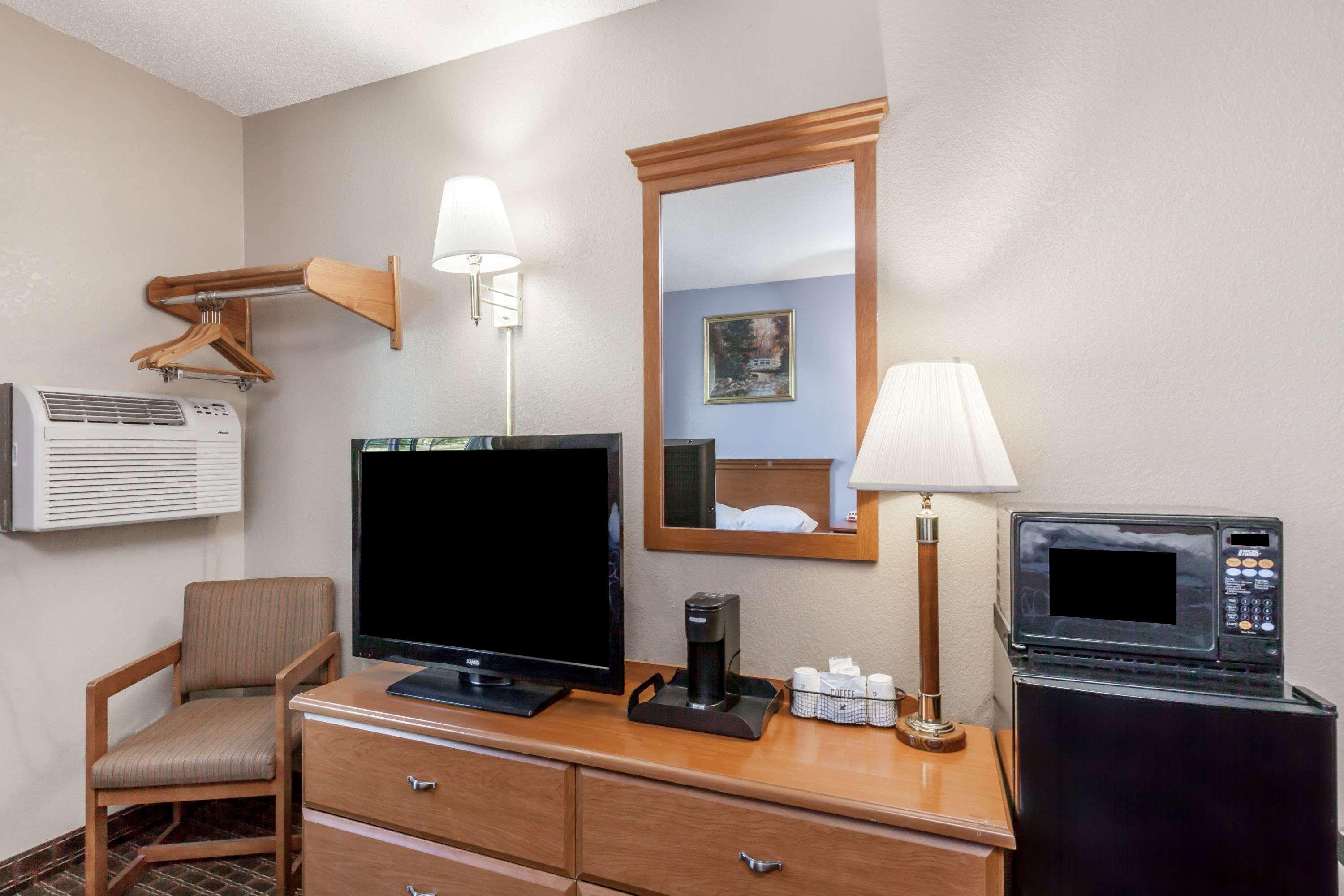 Super 8 By Wyndham Johnstown/Gloversville Dış mekan fotoğraf